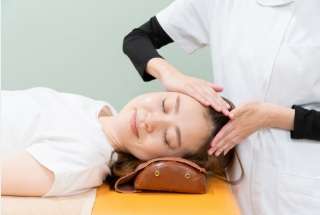 首の痛み、肩の痛みの原因と、頭痛の原因